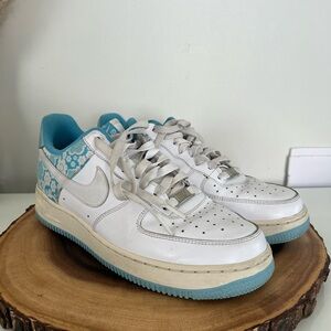 Nike air White and Blue Floral Sneakers size 10